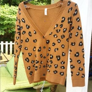 Cherokee Jaguar Print V Neck Sweater
